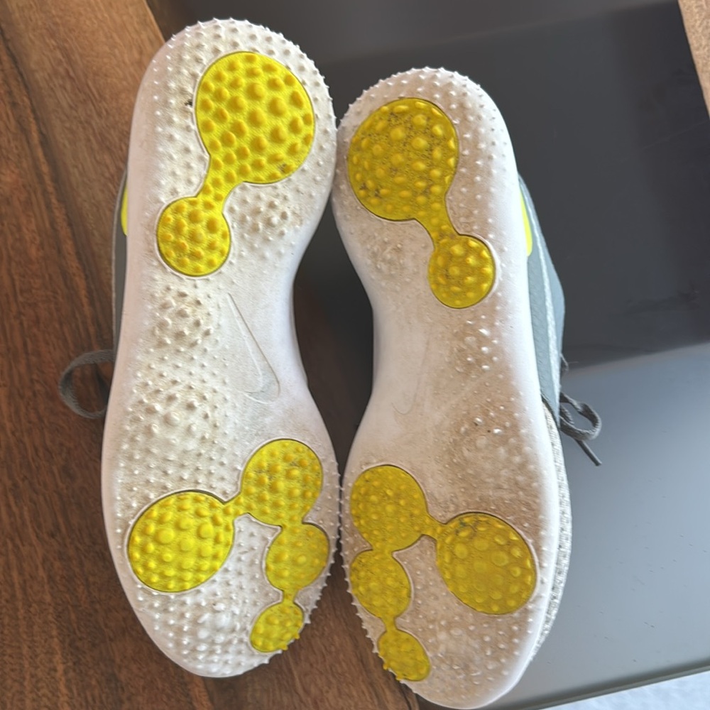 Nike Kids Roshe Golf shoes  in Gray and Neon Yellow size 5Y - Picture 4 of 7